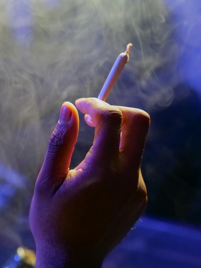 Cannabis et Yoga : Un Combinaison Puissante pour Trouver l’Équilibre et la Béatitude